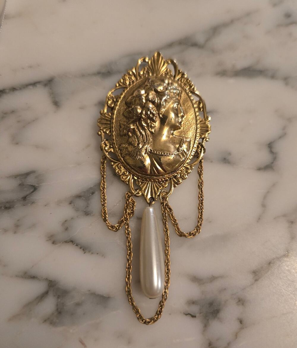 Vintage Gold Tone Ornate Filigree Faux Pearl Brooch Pendant Teardrop Dangle